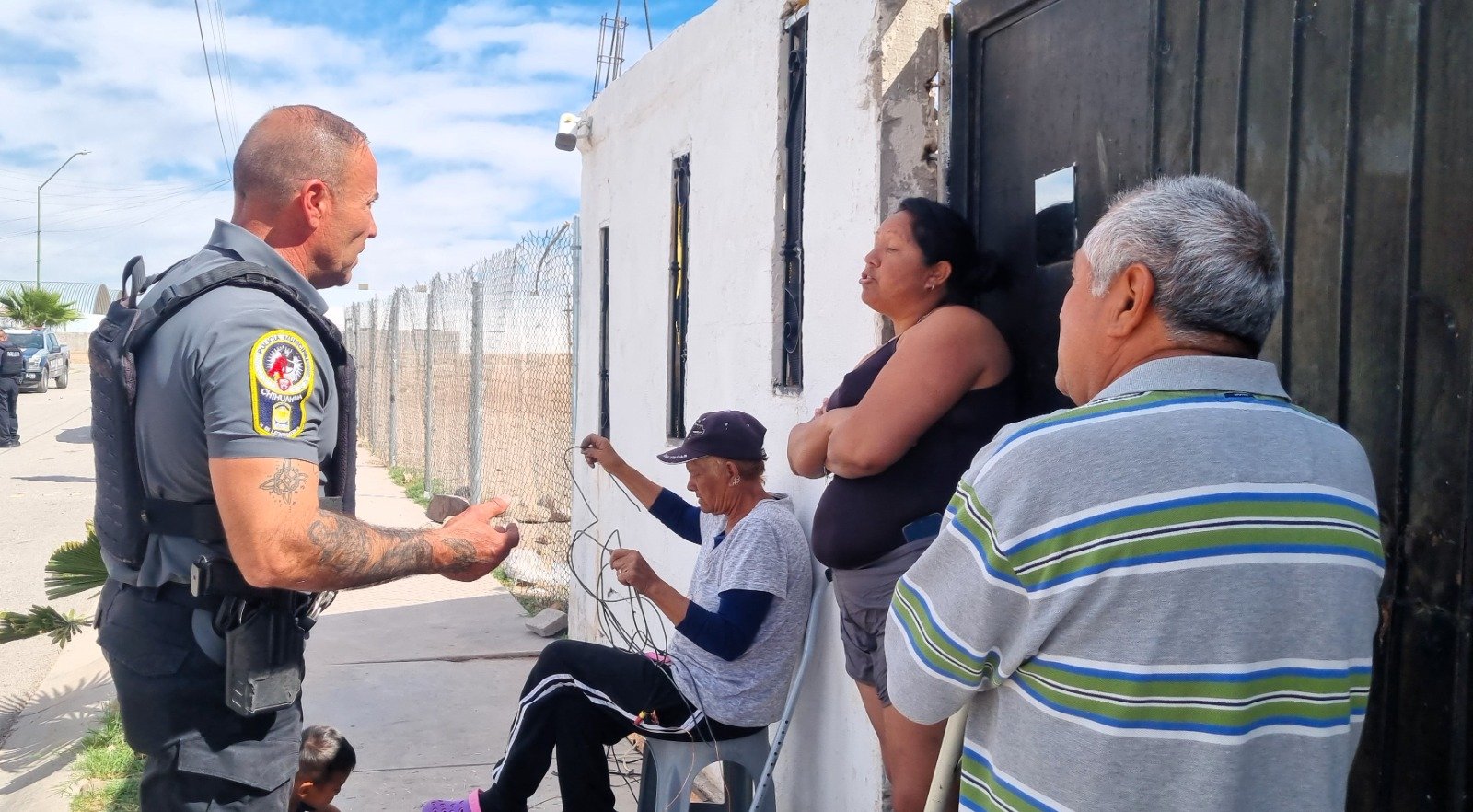 Más allá del patrullaje, policías de Proximidad tienden la mano a familias de Chihuahua Capital cuando lo necesitan