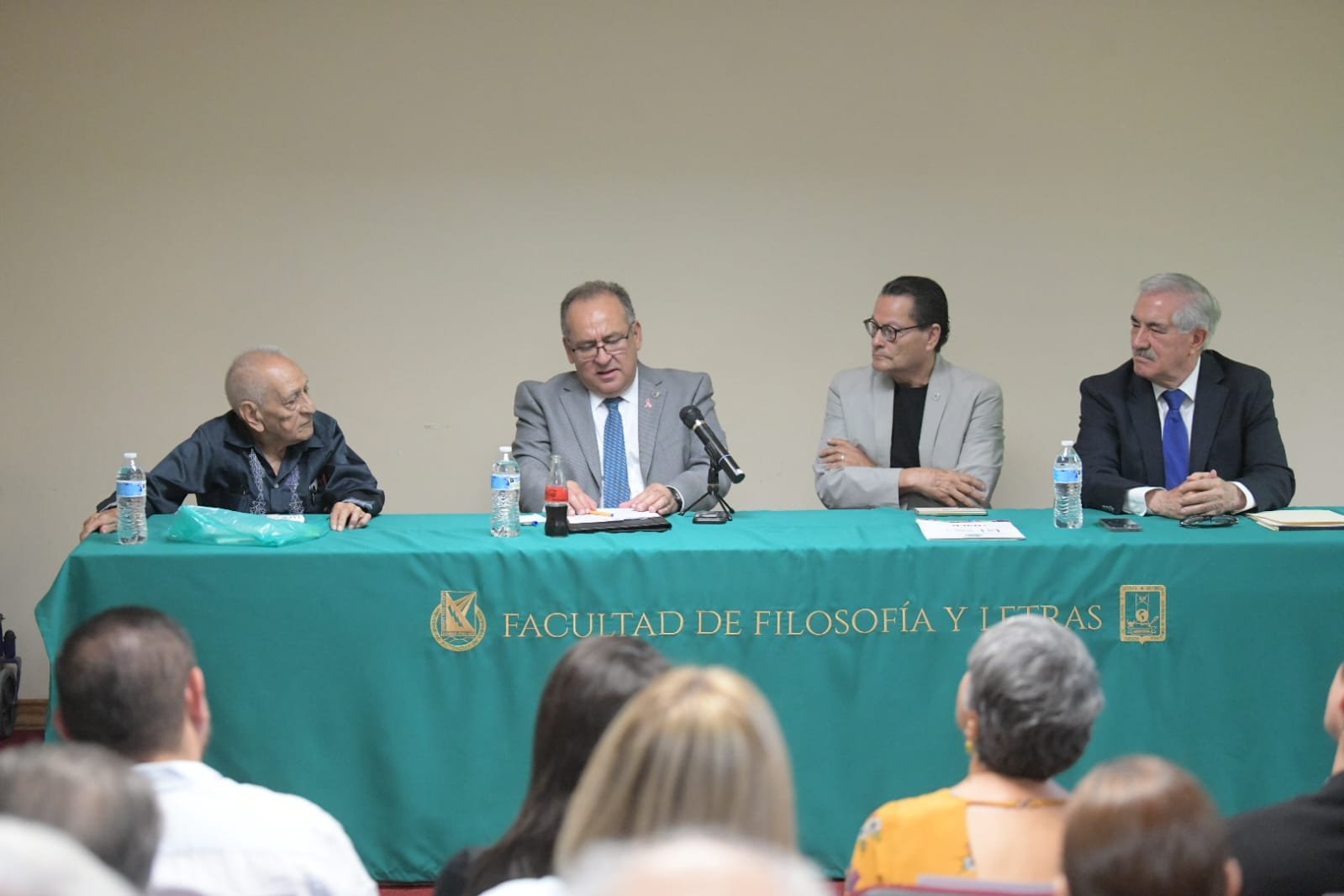 Rinde la UACH homenaje al periodista Jesús Manuel González Raizola por su trayectoria