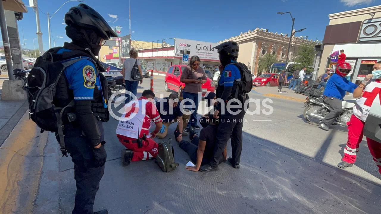 Mujer es atropellada en la Avenida Ocampo; presenta fractura en pierna