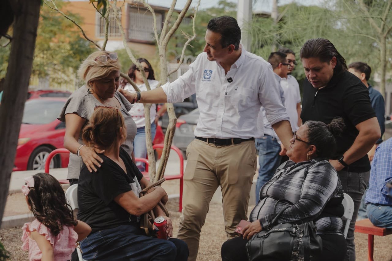 Reciben vecinos de nueve colonias de Juárez a Marco Bonilla para exponerle las necesidades de la zona