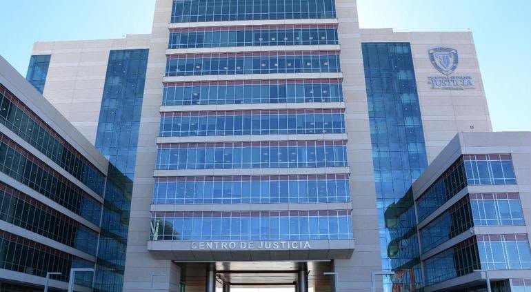 Vinculan a proceso a César Jáuregui por ejercicio ilegal del servicio público