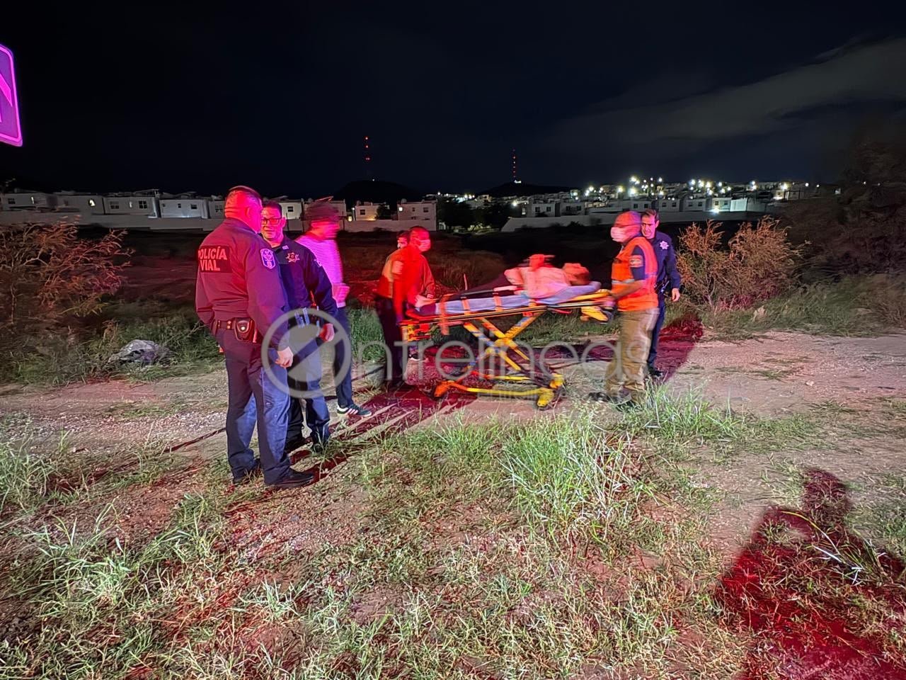 Dos mujeres lesionadas tras caer vehículo a un barranco en Teófilo Borunda