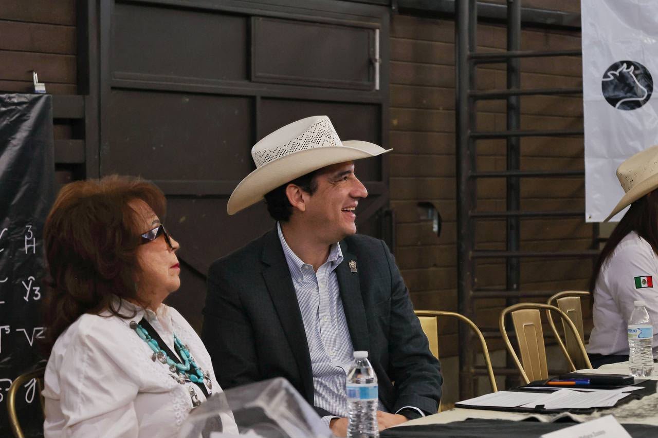 Reconoce René Chavira a mujeres ganaderas en tercer foro de MUGAM