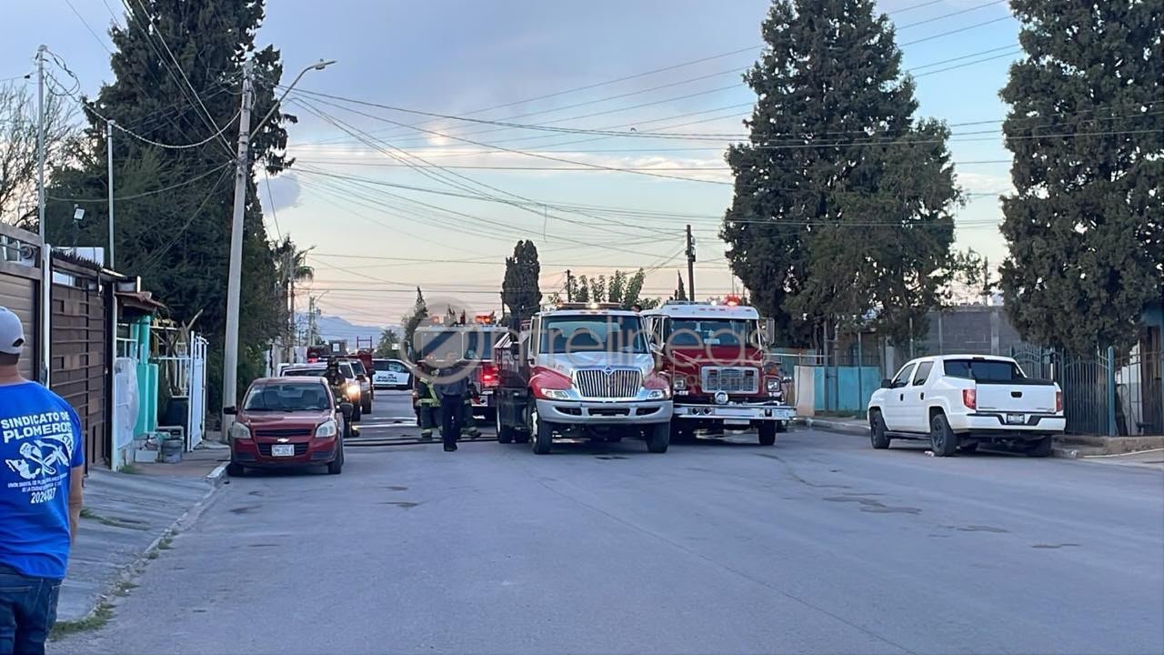 Consume voraz incendio patio de vivienda en la colonia Villa Juárez