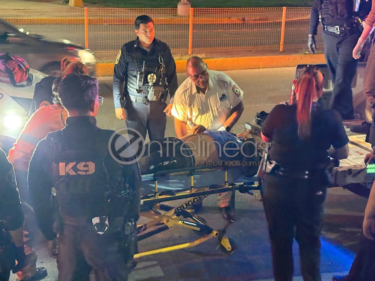 Rescatan a hombre que quedó colgado de puente en Tecnológico y Homero