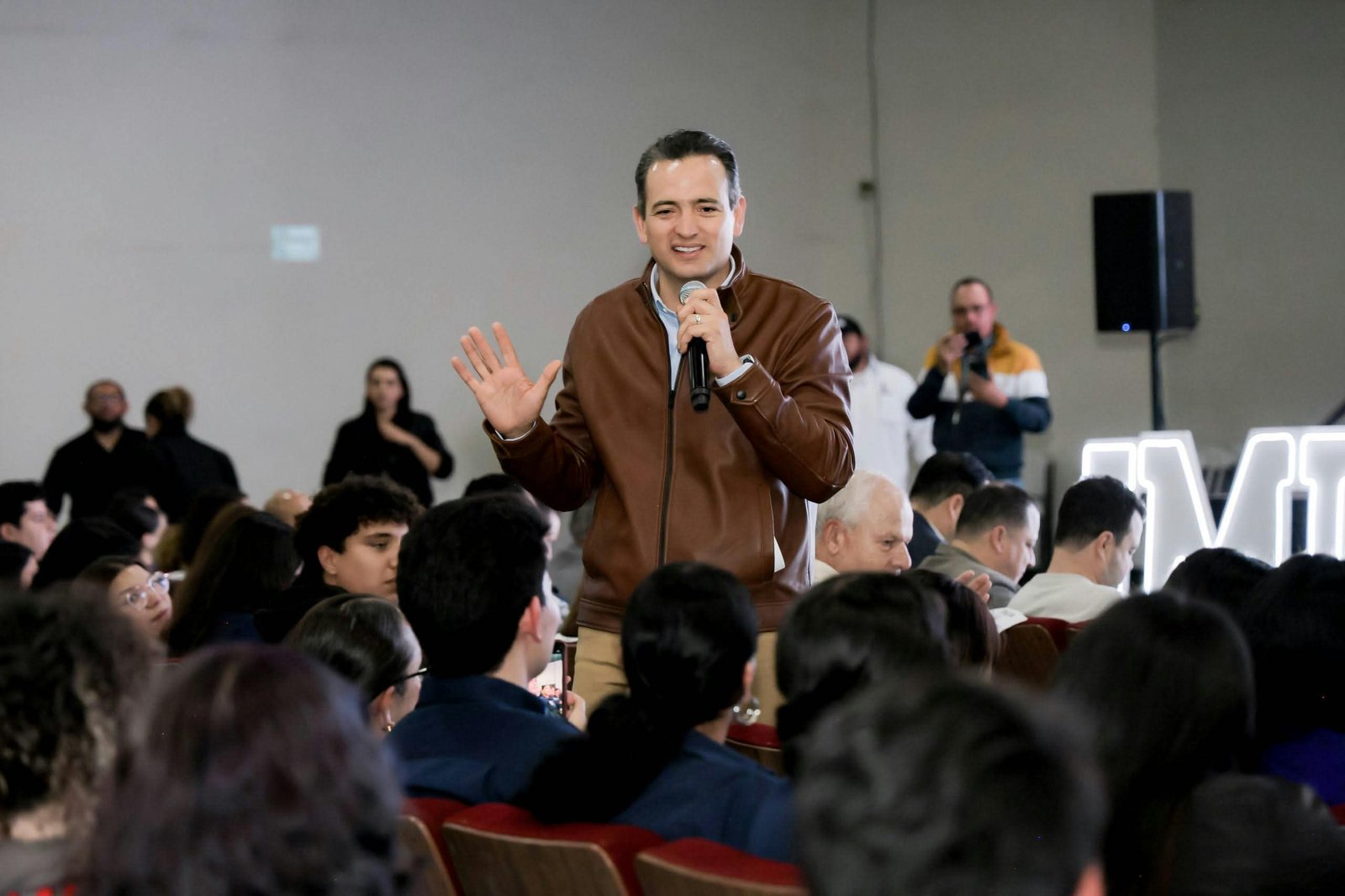 Necesitamos que todos los jóvenes de Delicias cumplan sus sueños para que la región siga avanzando: Marco Bonilla