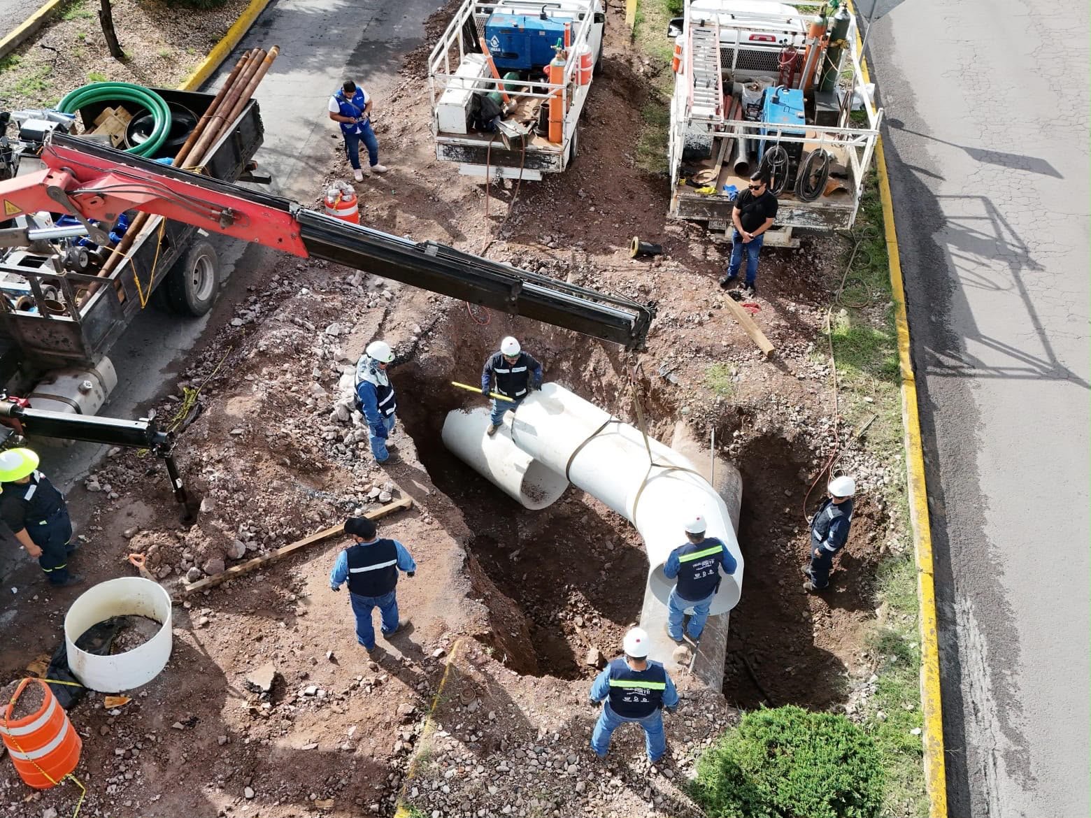 Avanza JMAS Chihuahua con trabajos de reubicación en conducción de El Sauz