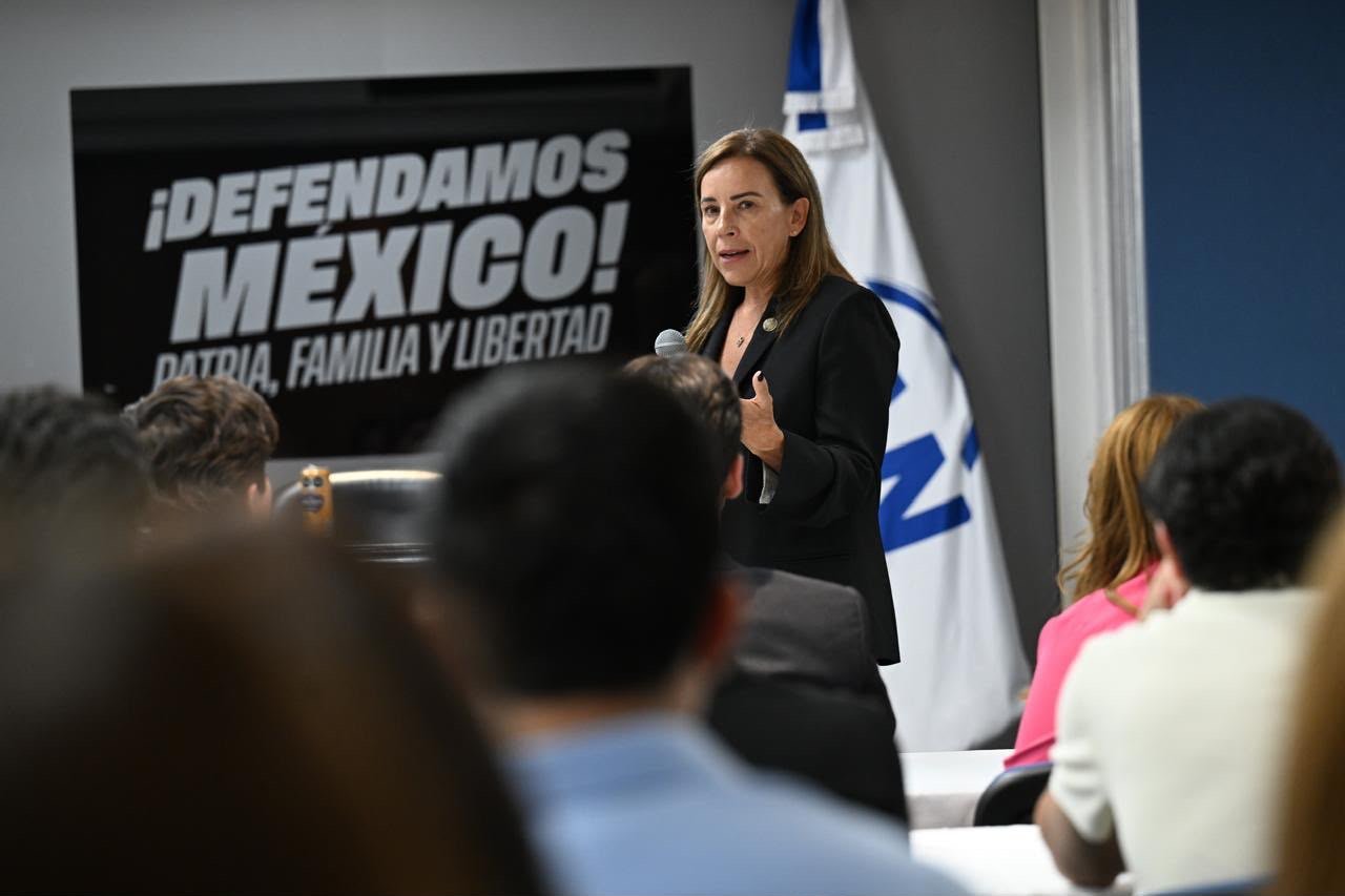 Las juventudes deben participar en política: recibe Manque a alumnos de Derecho de la UACH en San Lázaro