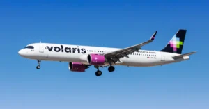 Volaris cancela vuelos a Colima, Tepic y Puerto Vallarta por huracán Simón