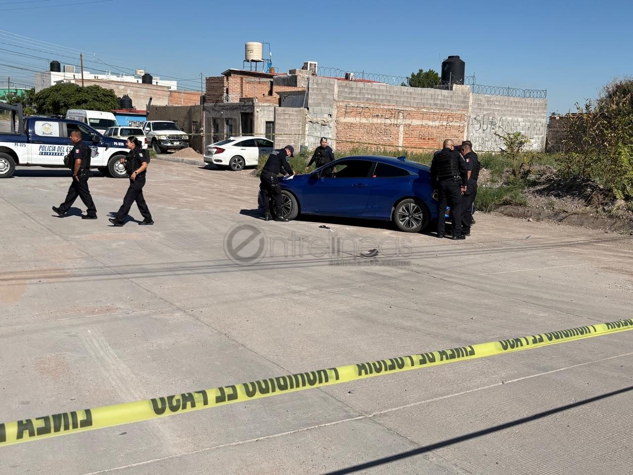 Localizan vehículo abandonado con impacto de bala y rastros de sangre en la colonia Rosario