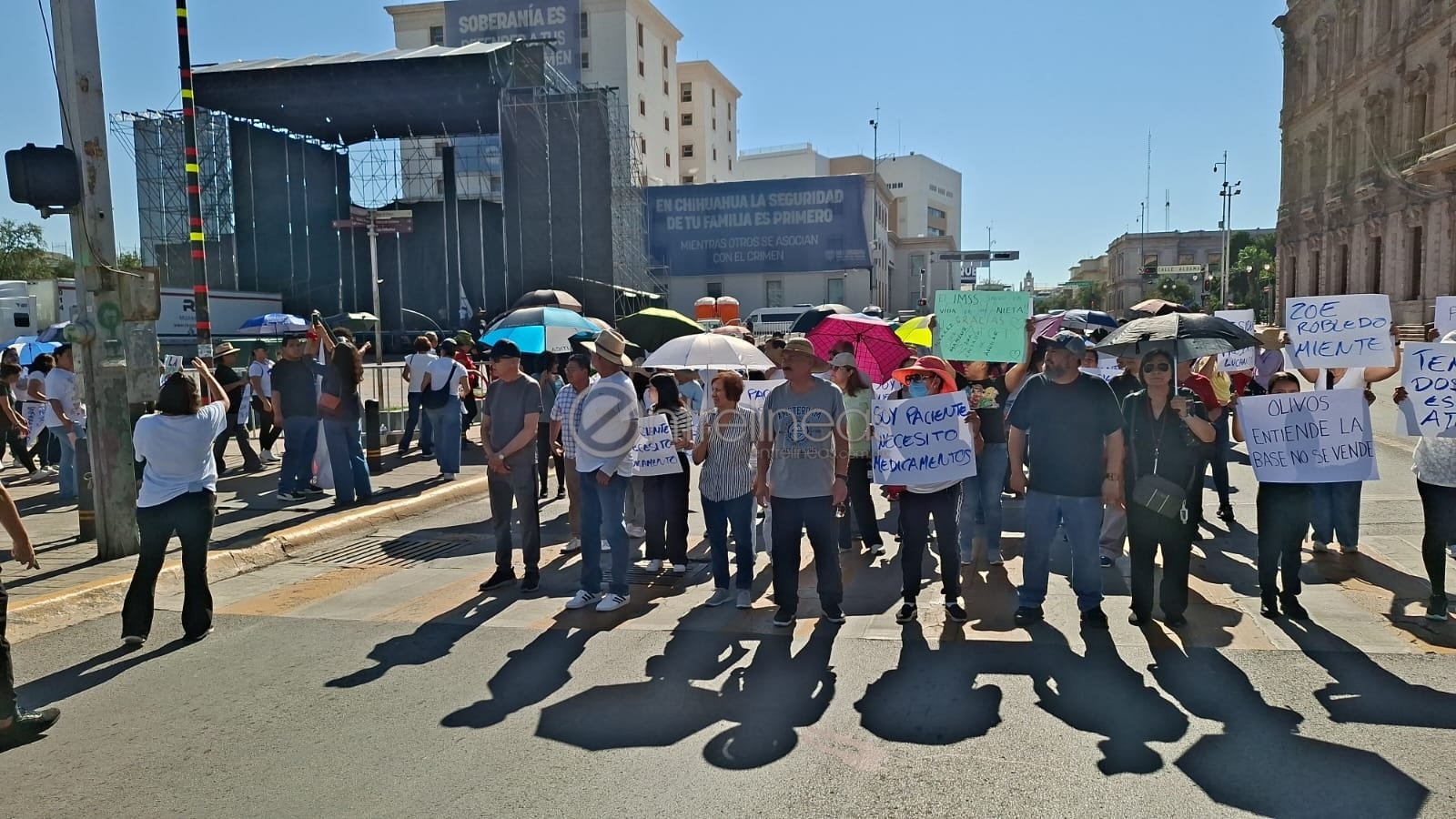 Realizan marcha en apoyo a trabajadores del IMSS
