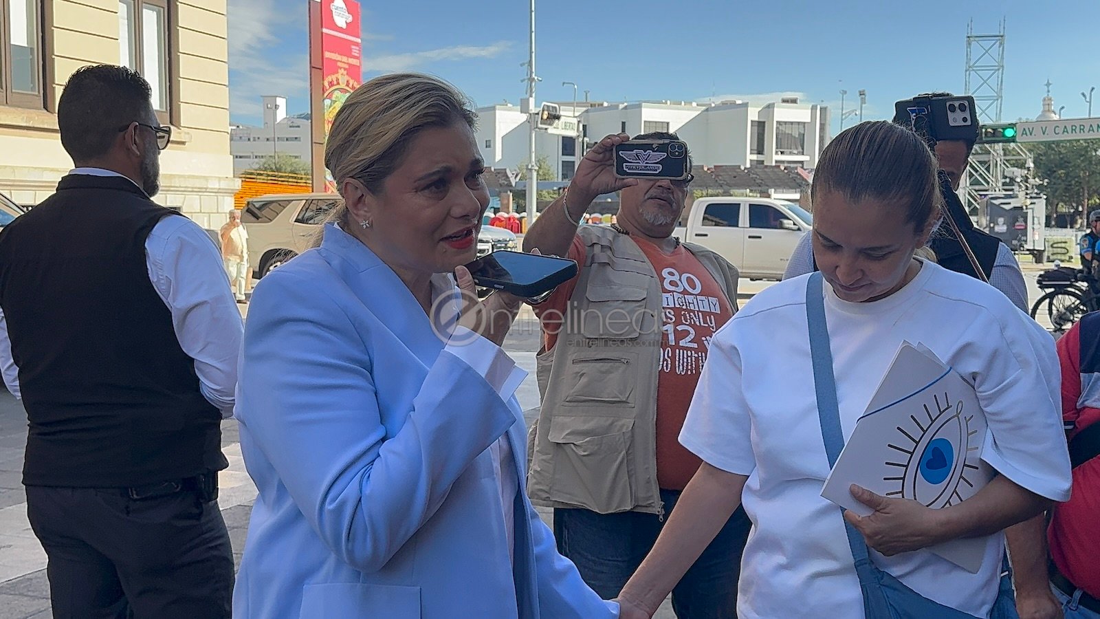 Por videollamada, agradece jubilada a Maru Campos por tratamiento contra el cáncer de su hija