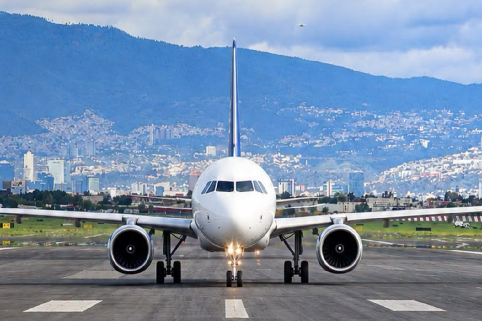 Marina advierte posibles cambios en vuelos del AICM por huracán 'Trudy' - Entre Líneas - Noticias de Chihuahua