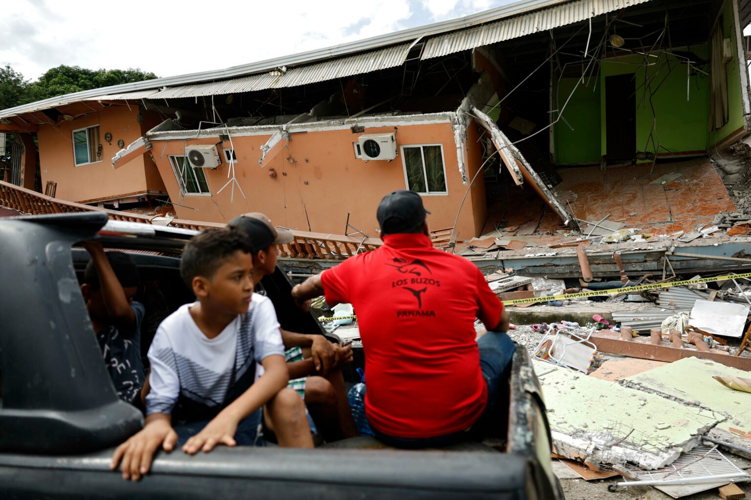 Sin agua, electricidad ni acceso seguro tras el terremoto en Panamá